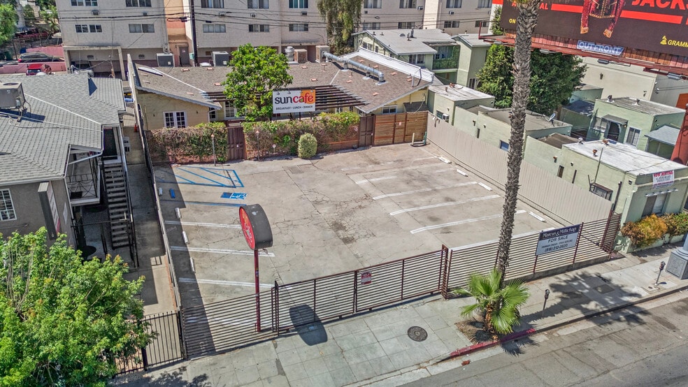 More Photos Of 10820 Ventura Blvd, Studio City Restaurant For Sale