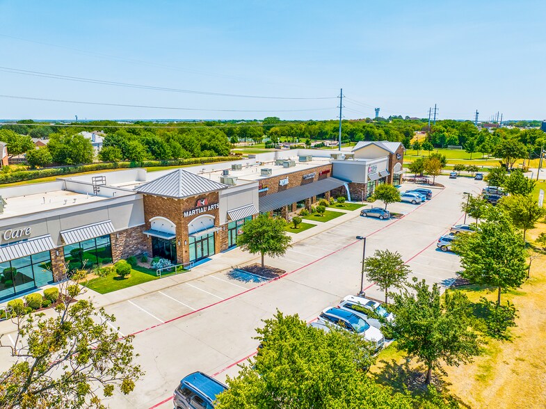 More Photos Of 295 W Byron Nelson Blvd, Roanoke General Retail For Lease