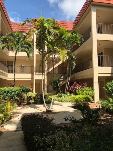 More Photos Of 2650 Bahia Vista St, Sarasota Medical For Sale