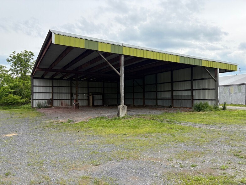More Photos Of 2020 Chambersburg Rd, Gettysburg Warehouse For Lease