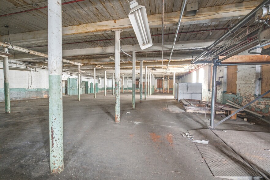 More Photos Of 59 Foundry St, Central Falls Manufacturing For Sale