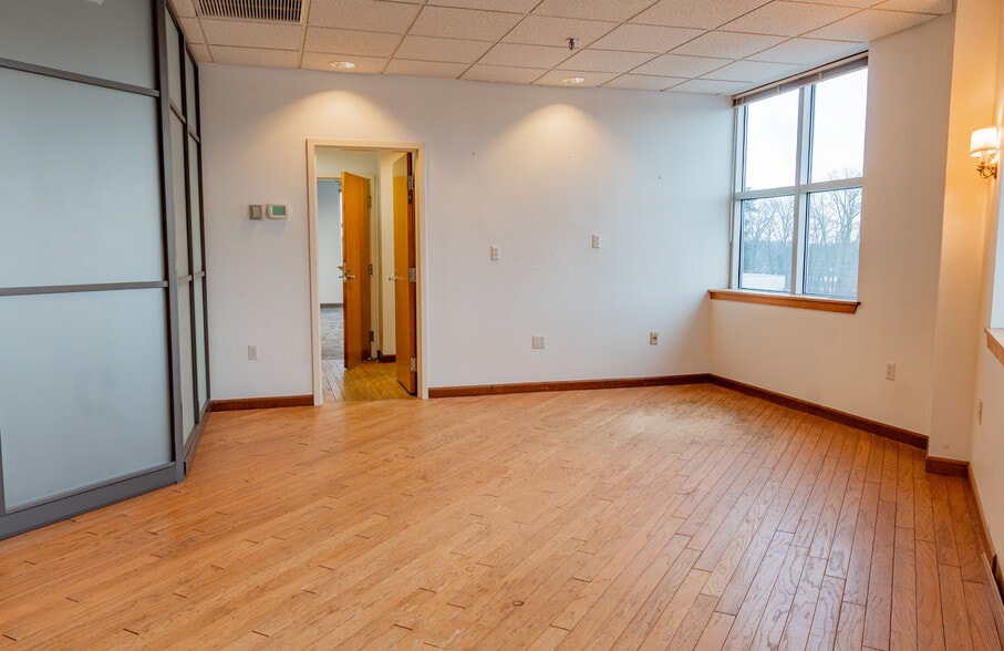 More Photos Of 482 Payne Rd, Scarborough Office For Sale