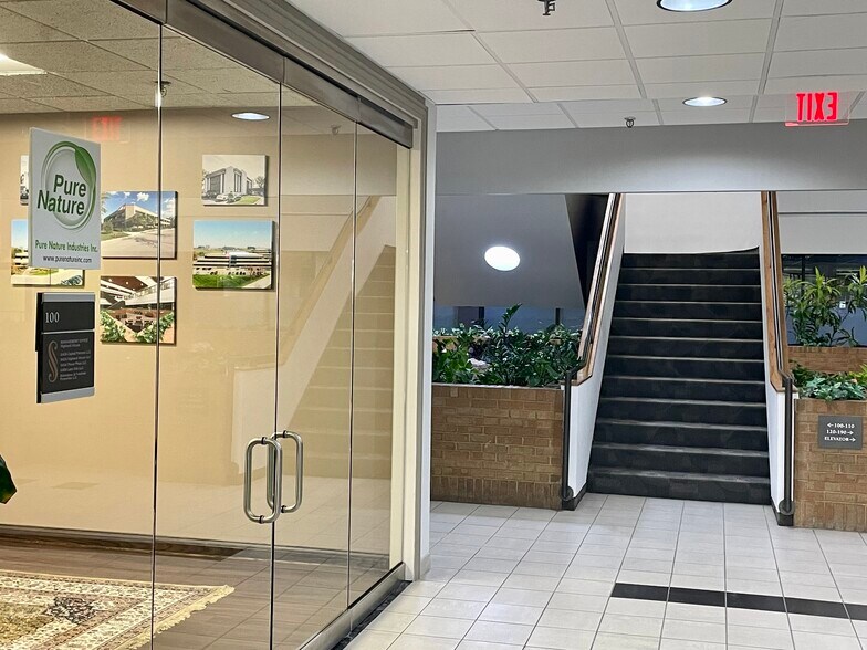 More Photos Of 1101 W 31st St, Downers Grove Office For Lease