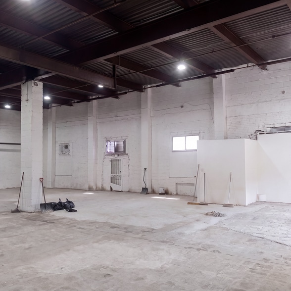 More Photos Of 9502-9508 Ditmas Ave, Brooklyn Warehouse For Lease