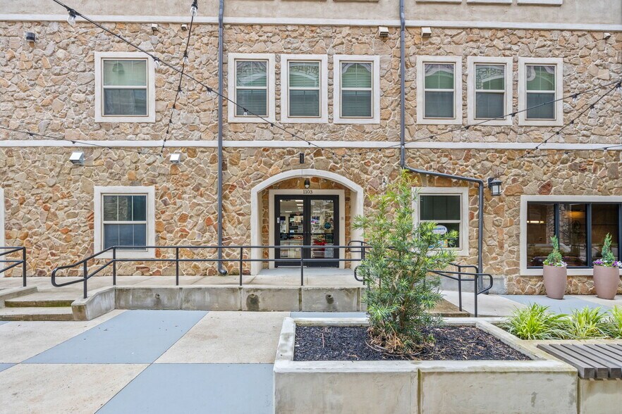 More Photos Of 470 Mediterranean Dr, McKinney Storefront For Lease