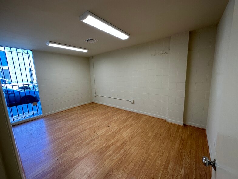 More Photos Of 7456 Valjean Ave, Van Nuys Warehouse For Lease