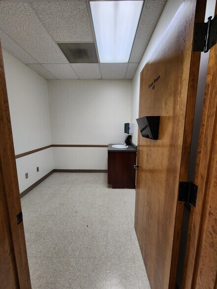More Photos Of 624-630 Main St, Delano Freestanding For Lease