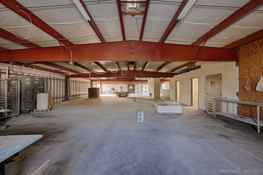 More Photos Of 1112 N Frazier St, Conroe Freestanding For Sale