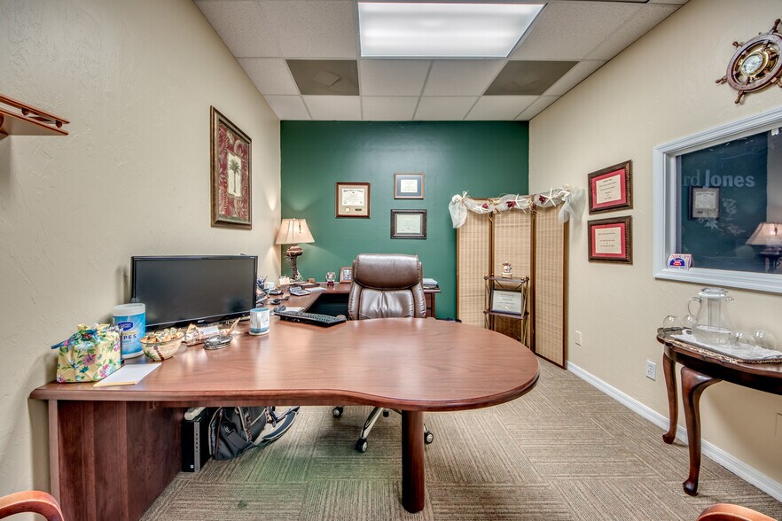 More Photos Of 4426 SE 16th Pl, Cape Coral Office For Lease