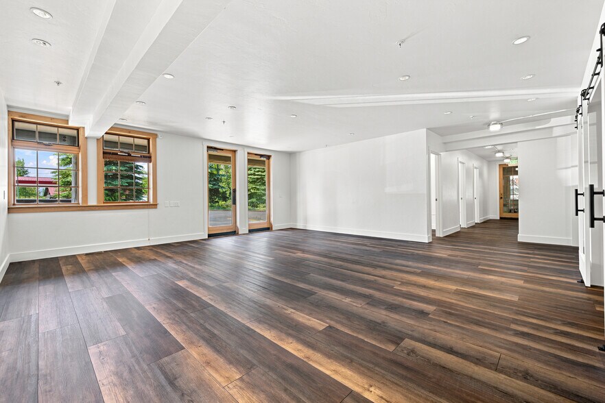 More Photos Of 1260 N West St, Wilson Office For Lease