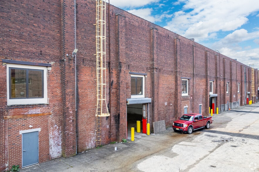 More Photos Of 300 Jefferson St, Camden Warehouse For Lease