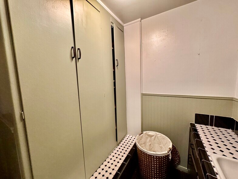 More Photos Of 14436 Whittier Blvd, Whittier General Retail For Sale