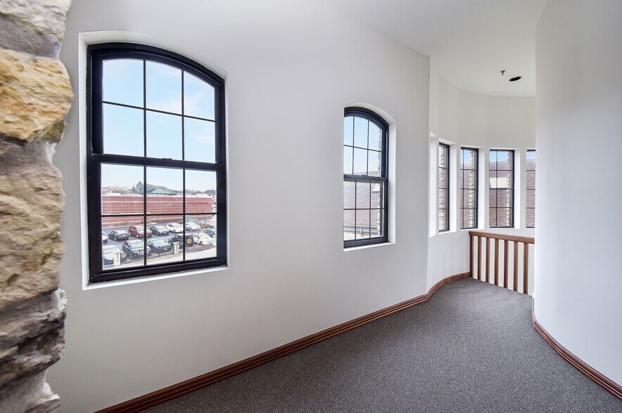 More Photos Of 30 S Shumway Ave, Batavia Office For Lease