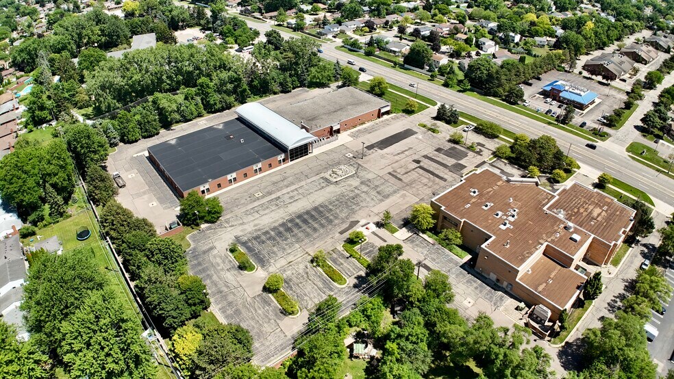 More Photos Of 14111 Middlebelt Rd, Livonia Office For Lease