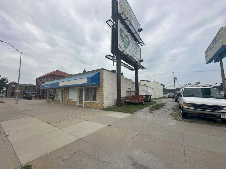 More Photos Of 2322-2324 O St, Lincoln Storefront For Sale