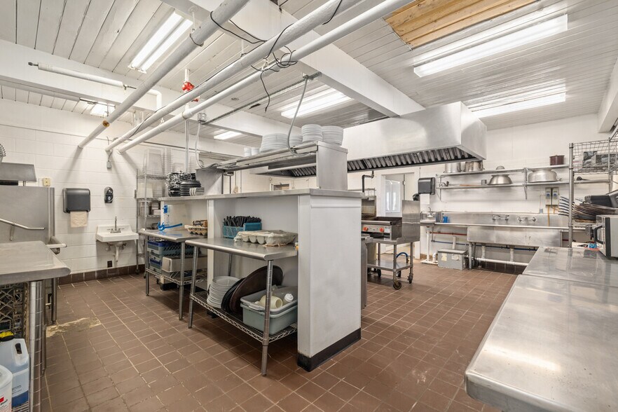 More Photos Of 4552 Gilliland Dr, Kimball Restaurant For Sale