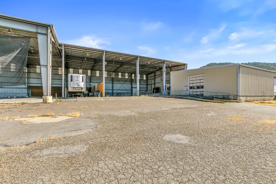 More Photos Of 1990 NW Washington Blvd, Grants Pass Warehouse For Sale