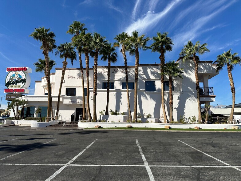 More Photos Of 8100 W Sahara Ave, Las Vegas Storefront Retail Office For Lease