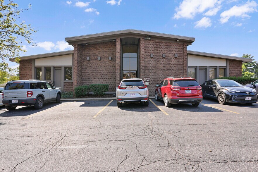 Primary Photo Of 10000 Watson Rd, Crestwood Medical For Lease