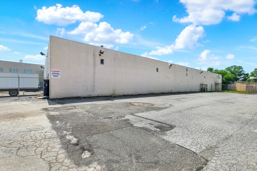 More Photos Of 6900 Lindbergh Blvd, Philadelphia Distribution For Lease
