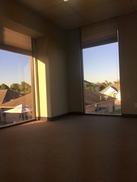 More Photos Of 601 Cien Rd, Kemah Unknown For Lease