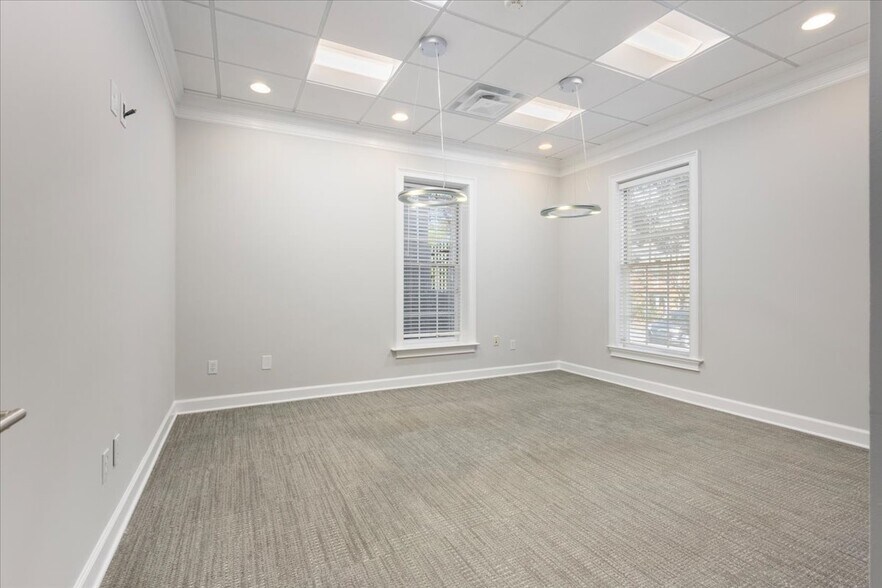More Photos Of 5064 Roswell Rd, Atlanta Office Residential For Sale