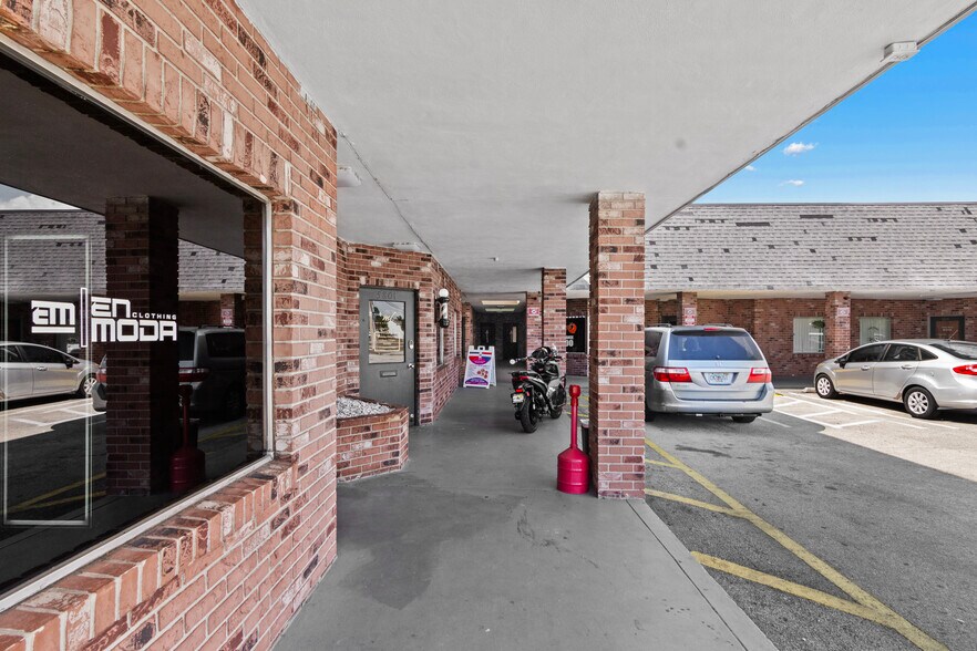 More Photos Of 5801-5841 Dahlia Dr, Orlando Office For Sale