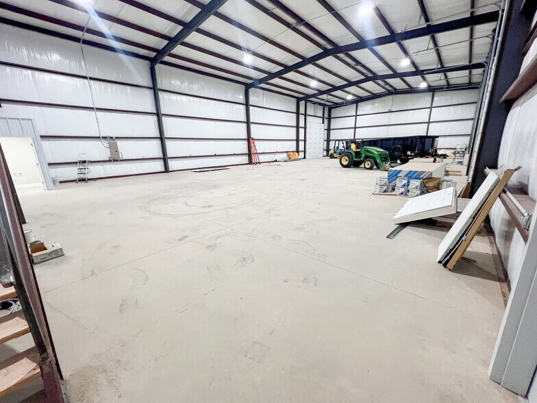 More Photos Of 4713 County Road 128, Midland Warehouse For Lease