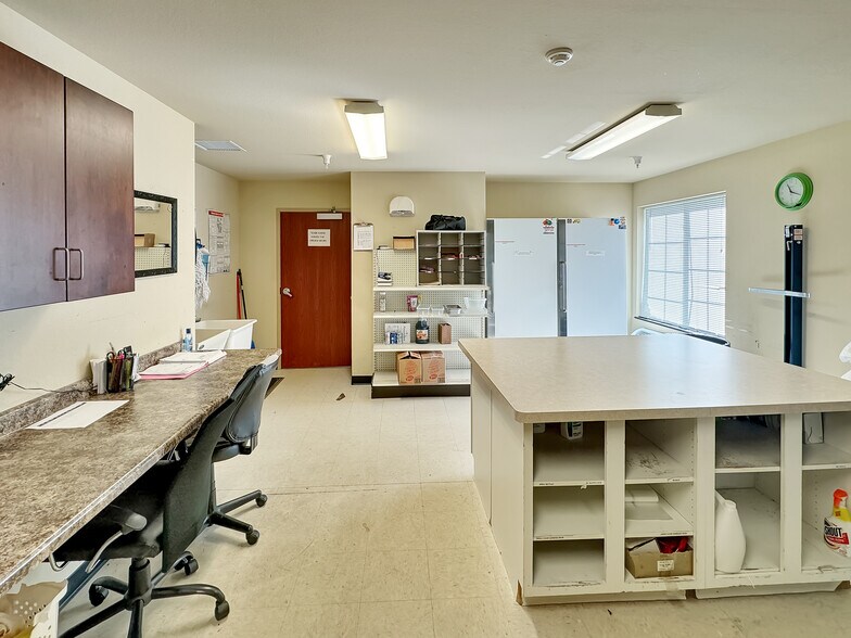 More Photos Of 1515 Planeview Dr, Oshkosh Hotel For Sale