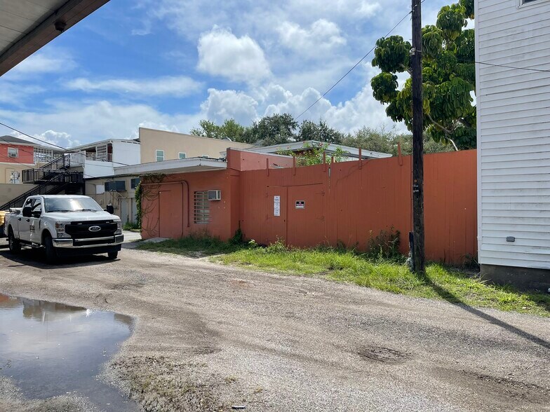 More Photos Of 2545 Central Ave, Saint Petersburg Storefront Retail Office For Sale