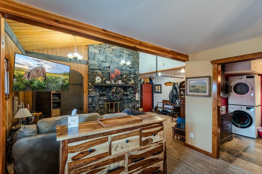 More Photos Of 117 Pine St, Pinedale Restaurant For Sale