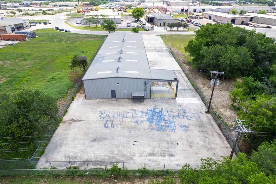 More Photos Of 1141 Guadalupe Dr, Cibolo Manufacturing For Lease