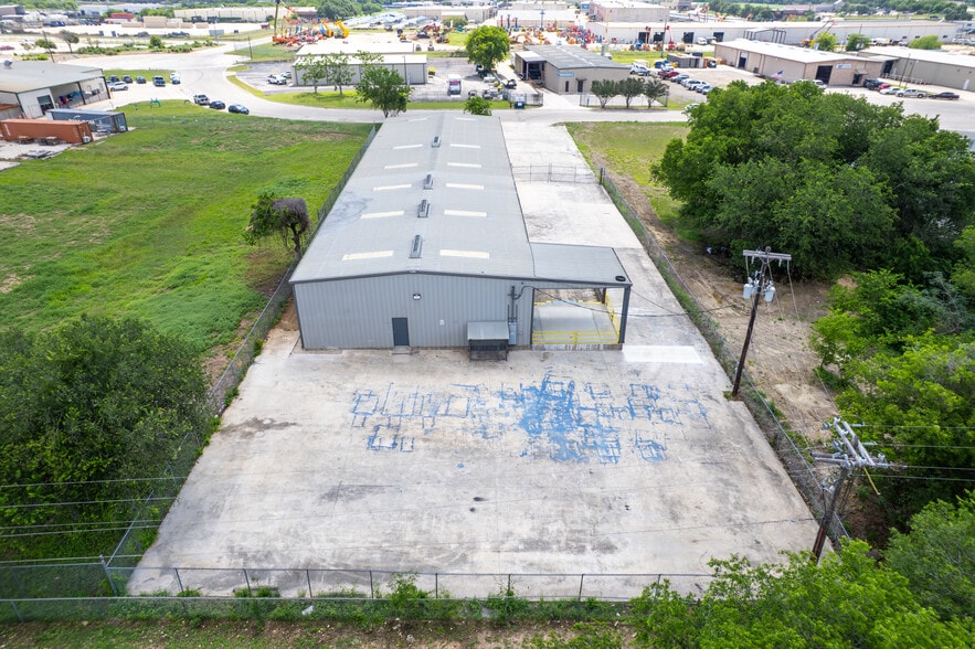 More Photos Of 1141 Guadalupe Dr, Cibolo Manufacturing For Sale