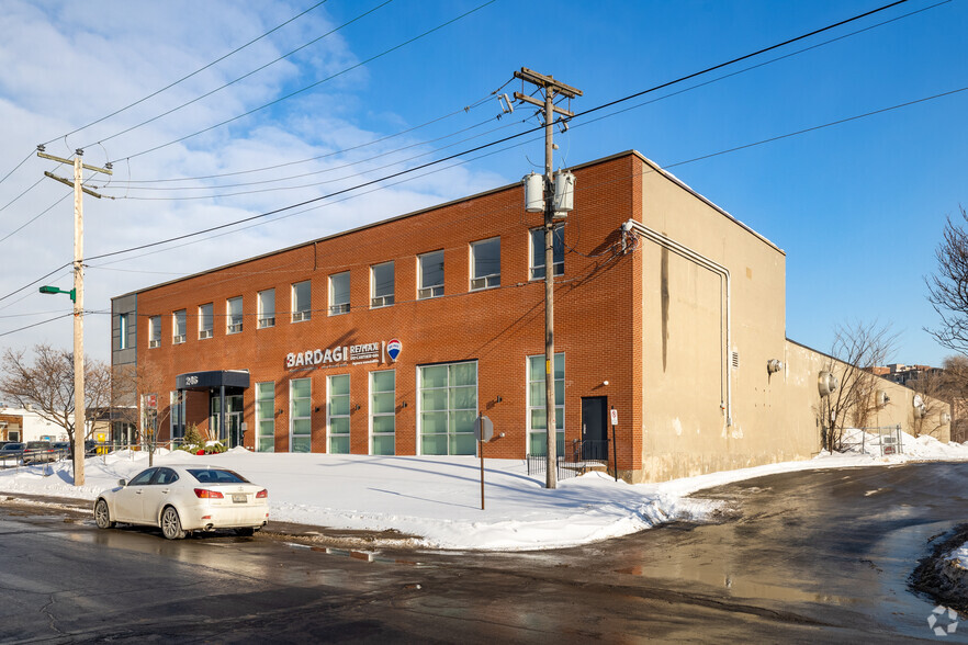 Primary Photo Of 265 Av Dunbar, Mont-Royal Office For Lease