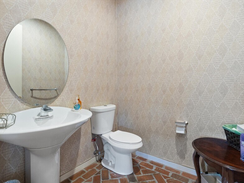 More Photos Of 15400 S US Highway 301, Summerfield Office For Sale