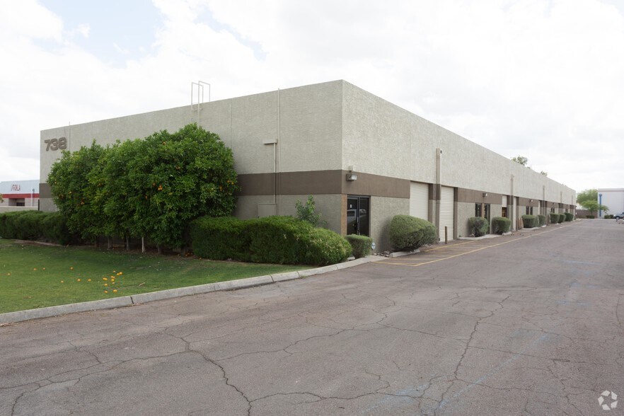 More Photos Of 738 S Perry Ln, Tempe Warehouse For Lease