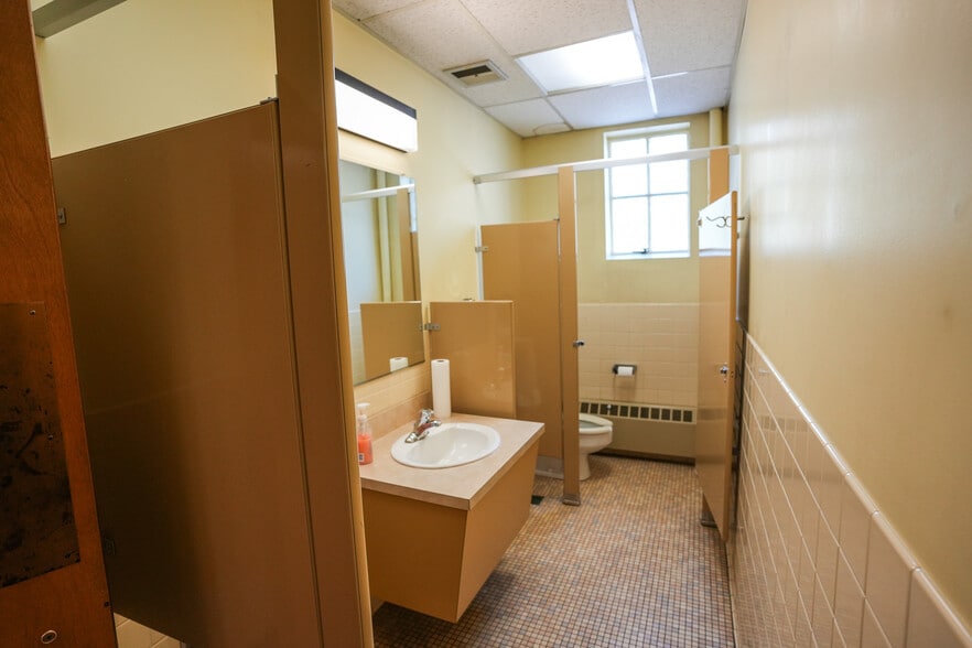 More Photos Of 431 Delaware Ave, Palmerton Office For Sale