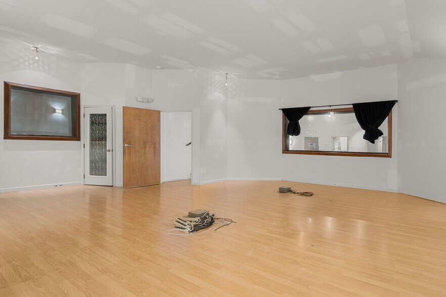 More Photos Of 515 E Iris Dr, Nashville Loft Creative Space For Sale