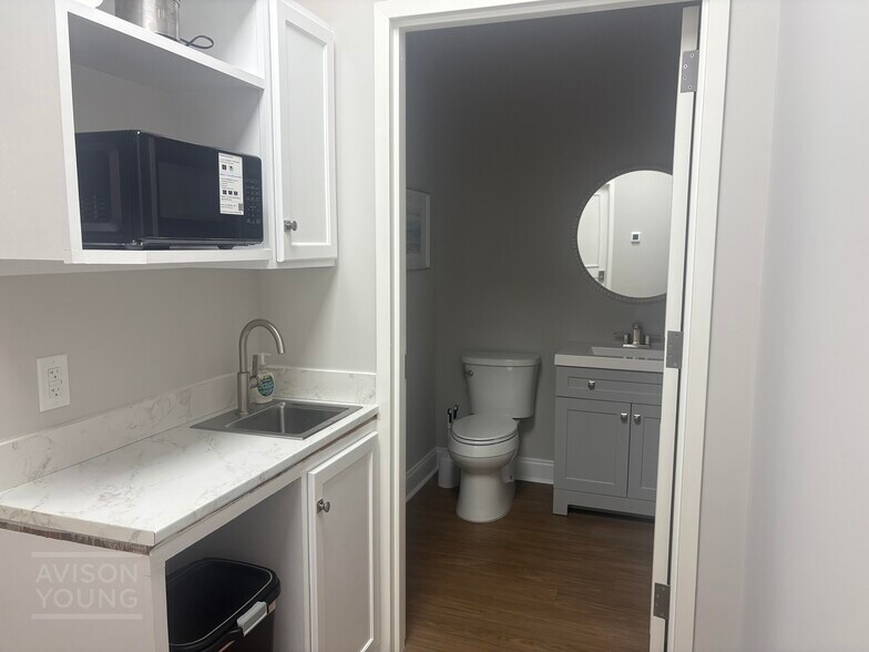 More Photos Of 234 Seven Farms Dr, Daniel Island Loft Creative Space For Lease