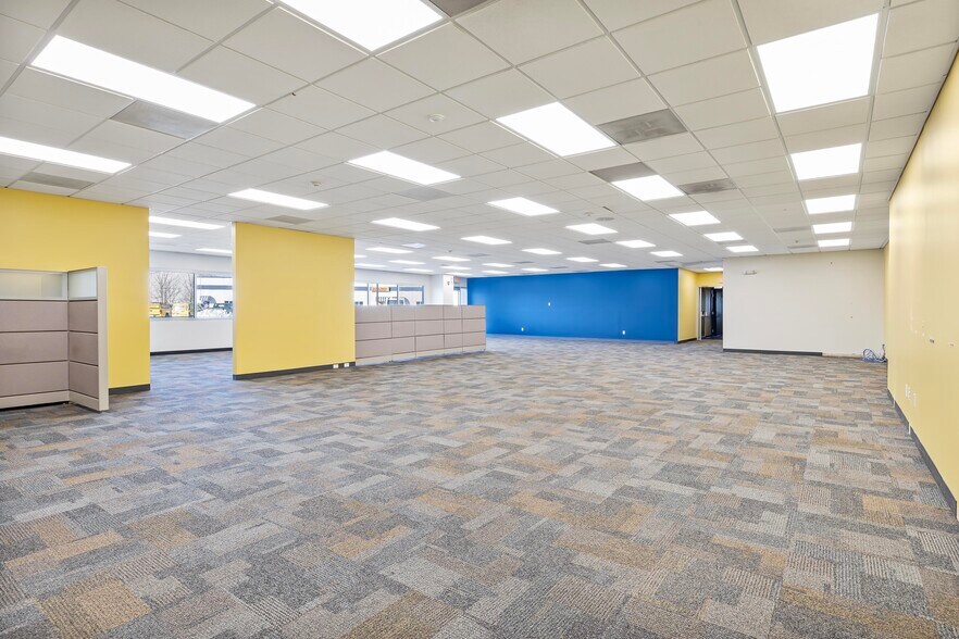 More Photos Of 1615 Commerce Pky, Bloomington Office For Lease