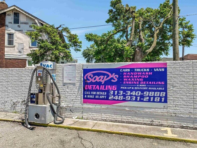 More Photos Of 13730 Livernois Ave, Detroit General Retail For Sale