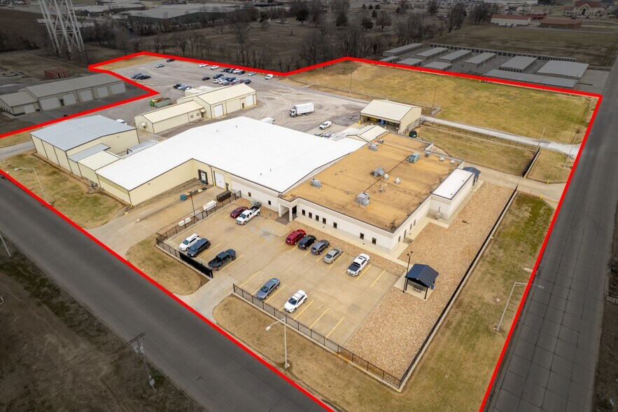 Primary Photo Of 108 Stallcup Dr, Sikeston General Retail For Sale