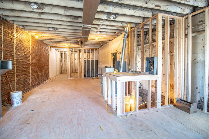 More Photos Of 6 N Saginaw St, Pontiac Storefront Retail Residential For Sale