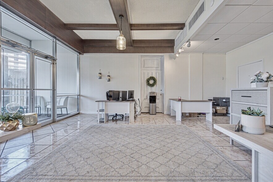 More Photos Of 4600 Ocean Dr, Corpus Christi Apartments For Sale