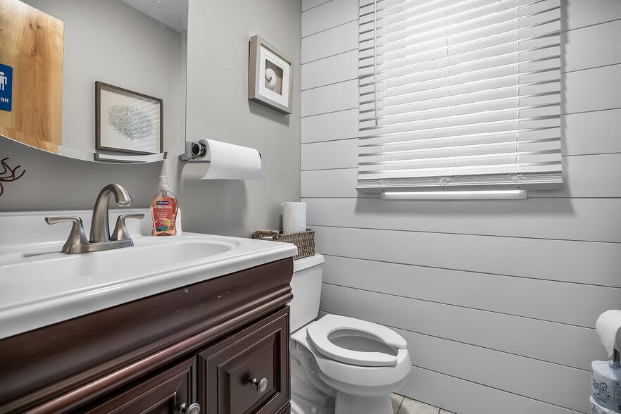 More Photos Of 39 Woodland Rd, Roseland Office For Sale