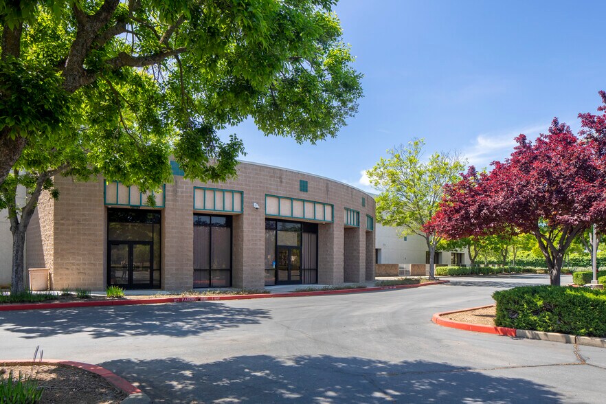 More Photos Of 10470 Old Placerville Rd, Sacramento Light Distribution For Lease