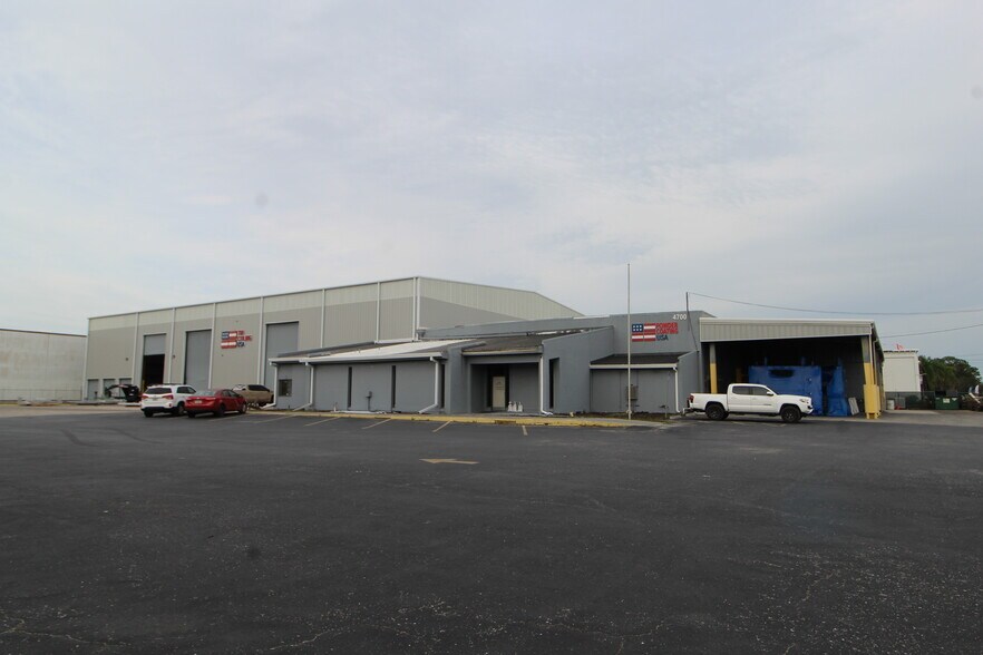 More Photos Of 4700 Middle Ave, Sarasota Warehouse For Sale