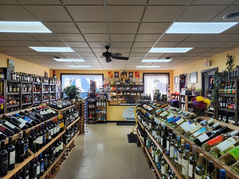 More Photos Of 98 W Main St, Cambridge Storefront Retail Office For Sale