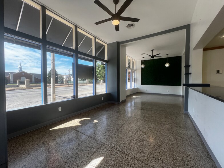 More Photos Of 3853-3855 Lindell Blvd, Saint Louis Apartments For Lease