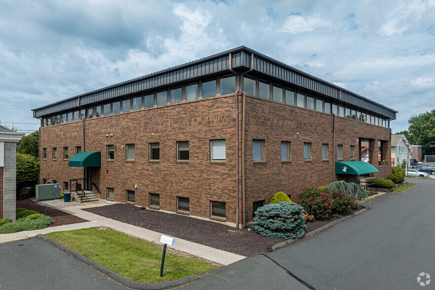 More Photos Of 2928 Main St, Glastonbury Medical For Lease